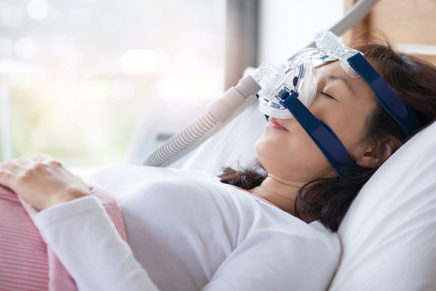 患者使用正壓呼吸器睡眠